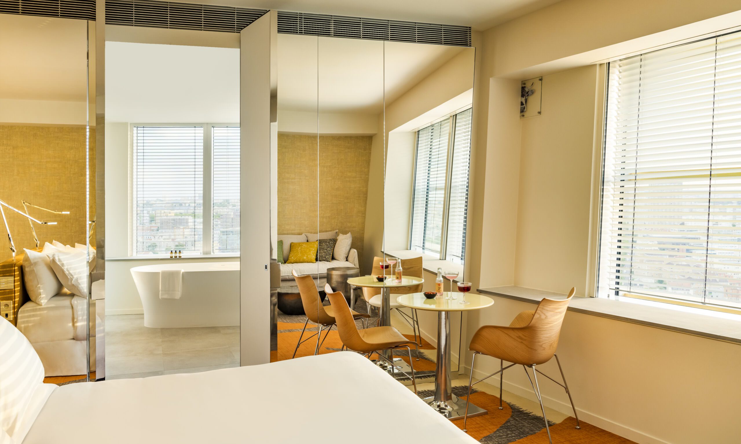 Suite_panoramique_vue_Tour_Eiffel (2)_ Starck