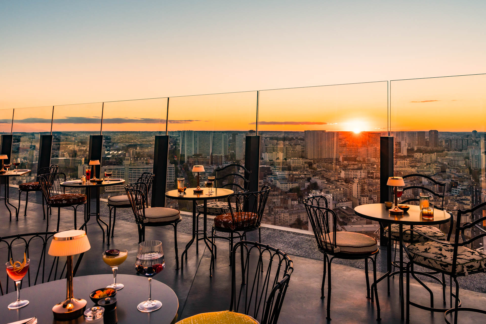 TOO_TacTac_Terrasse_sunset